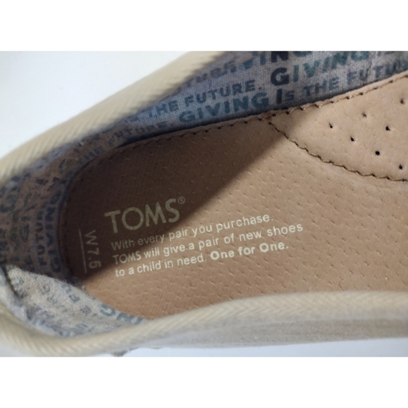 Toms "Giving Embroidered Globe" canvas slip ons - Picture 7 of 11